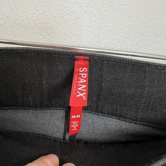 Spanx Women’s Distressed Ankle Skinny Jeans in Vintage Black Sz Medium 20213R - Picture 10 of 12